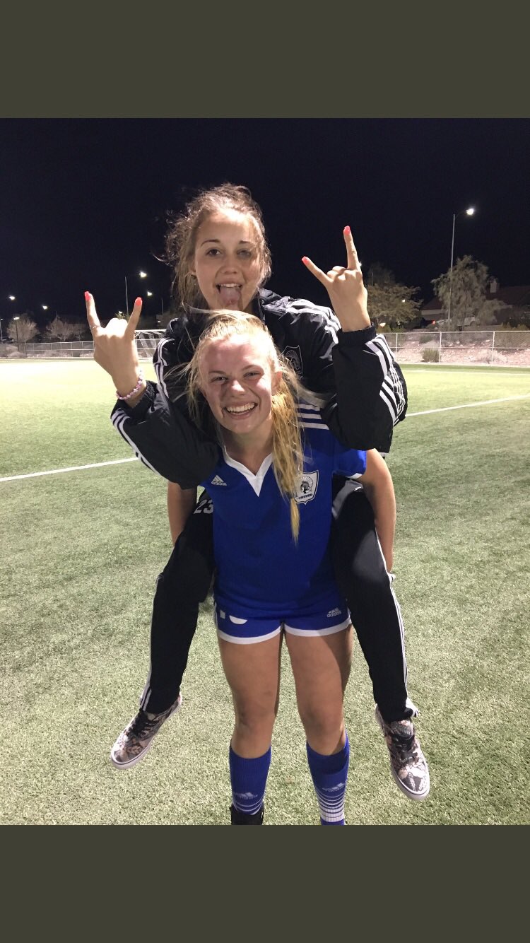 HAPPY BIRTHDAY TO THE BEST FRIEND AND BEST SISTER ILY  