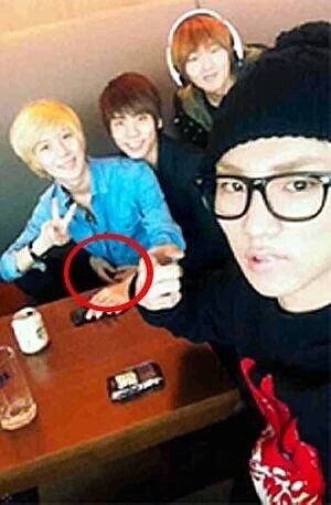 JongTae_Rev's tweet photo. Holding him https://t.co/oE3e4WpRAv
