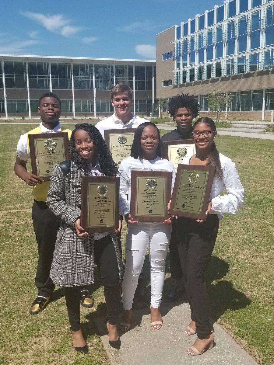 mjjaguars's tweet photo. Congratulations to the Scholar Athletes who were recognized for their Academics and Athletic accomplishments for 2017-2018 by Coca Cola.
BL: Adirah Robinson, Tamara White, China Waldorf

TL: Marquise Colzie, Jake Fullet, Marquavis Carter @APSMHJHSJaguars @CarstarphenMJ https://t.co/aYV3yKcMQW