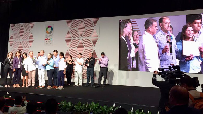 YuriDelCastillo's tweet photo. Morelos recibe en el marco del Tianguis Turístico el Reconocimiento por el Turismo de Romance LGBT por sus establecimientos certificados en este segmento! 😀🏳️🌈👏🏻
#PosadaDelTepozteco #JardinesDeMéxico #Anticavilla #CasaFernanda #HostalDeLaLuz #FlorDeMayo https://t.co/2bnJ2nrwq5