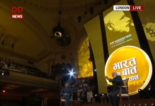 DDNewslive's tweet photo. I know what it is to be poor and belong to the backward sections of society. I want to work for poor, marginalized &amp; downtrodden: PM @narendramodi 
#BharatKiBaat https://t.co/CaDol8vuVb