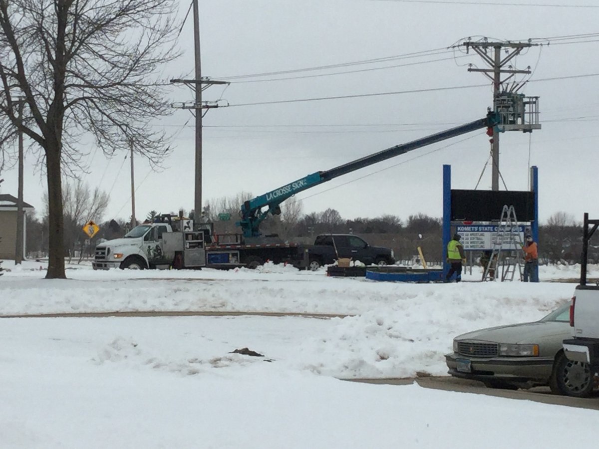 poncelet_m's tweet photo. A sure sign of spring? New KoMet sign going in today at HS. How exciting! @MarkMatuska @RyanHill_KM @KMKometsHS https://t.co/xrn1eAheDC