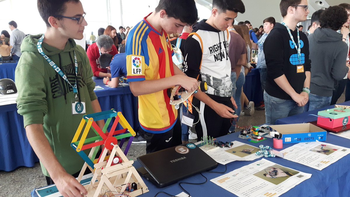 raulocu's tweet image. Compartint els nostres projectes robòtics en la "Fira Arduino CTC 101" de València #ArduinoCTC #FeriaValencia #CefireCTEM