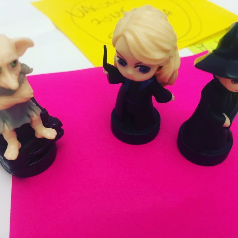 ChiaraPalama's tweet photo. Per prototipare e immaginare usa tutto ciò che hai sulla scrivania! 
#prototipazione #HarryPotter #Seriousplay #imaginethefuture #gowisi @LaNonaPorta @simonafontana79 @ElenaTavelli https://t.co/EFqCBh0NwM
