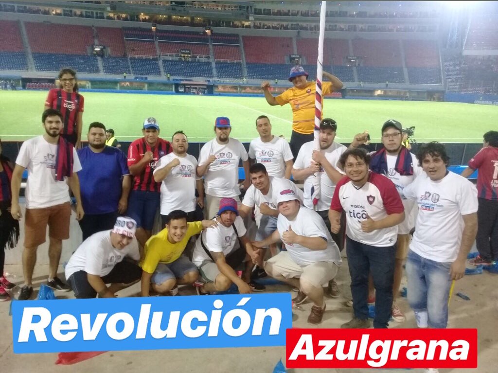 Identidad1912's tweet photo. Gran equipo el de REVOLUCIÓN AZULGRANA!! Desde las 4 hasta después del final laburando! Felicidades amigos! 👏🏻🔵🔴

#LaFiestaLaHicimosTodos https://t.co/FGLjU49Wtv