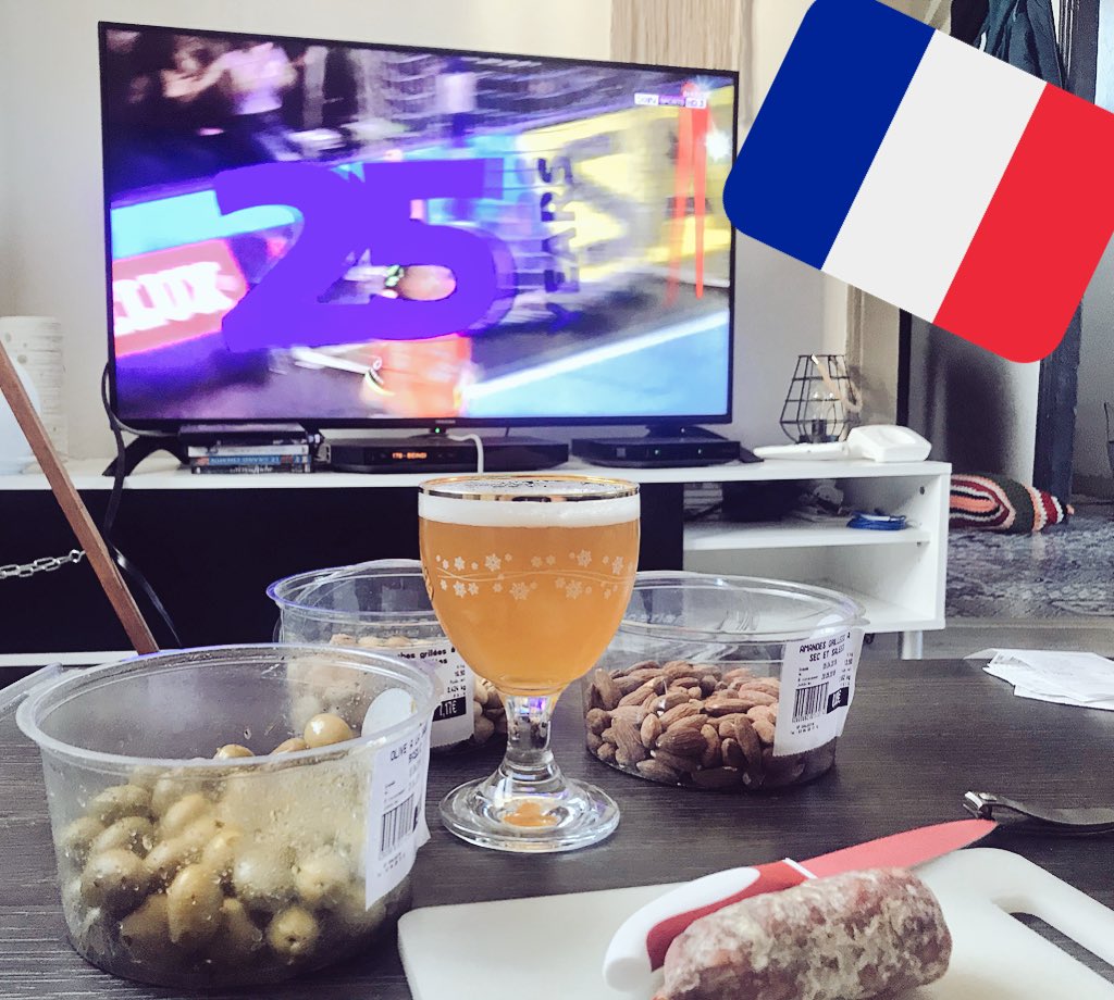 JeremT90000's tweet photo. Merci @TomVillechaize et @FXHoulet pour ce match pendant l’apéro! Croyez-vous aux 3 français au #Final4 ? #FLEMHB #HandAction https://t.co/AlsqiDdRrn