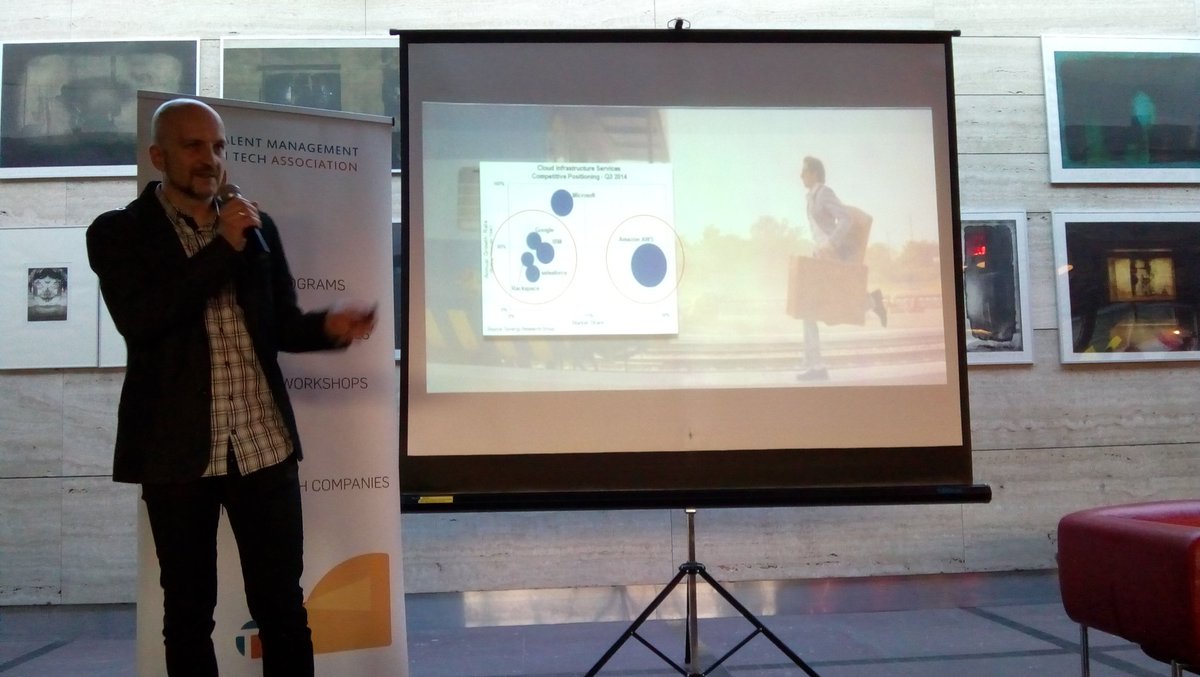 TMiTup trwa - Wojtek Cyprys analizuje różne aspekty lokalizacji usług internetowych #IT #TMiTup #Meetup