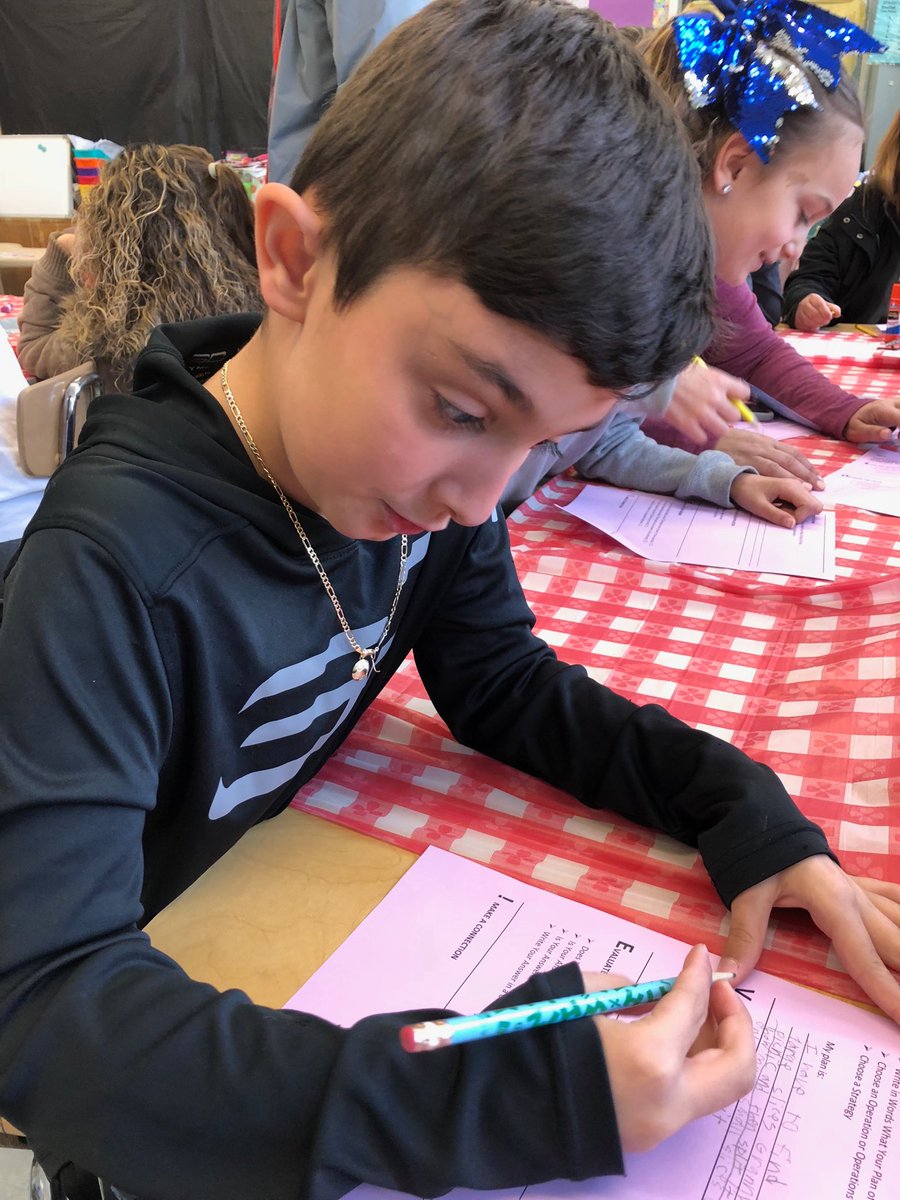 bj_maniaci's tweet image. @PS42R 
Parent Engagement #learningmathtogether #grandkidsarethebest