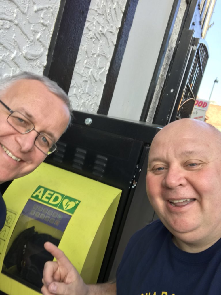 Defib_Dave_YAS's tweet photo. My names @Defib_Dave_YAS and Iβm a #DefibGeek
@YASCFR @YorksAmbulance https://t.co/vbsZux91X9
