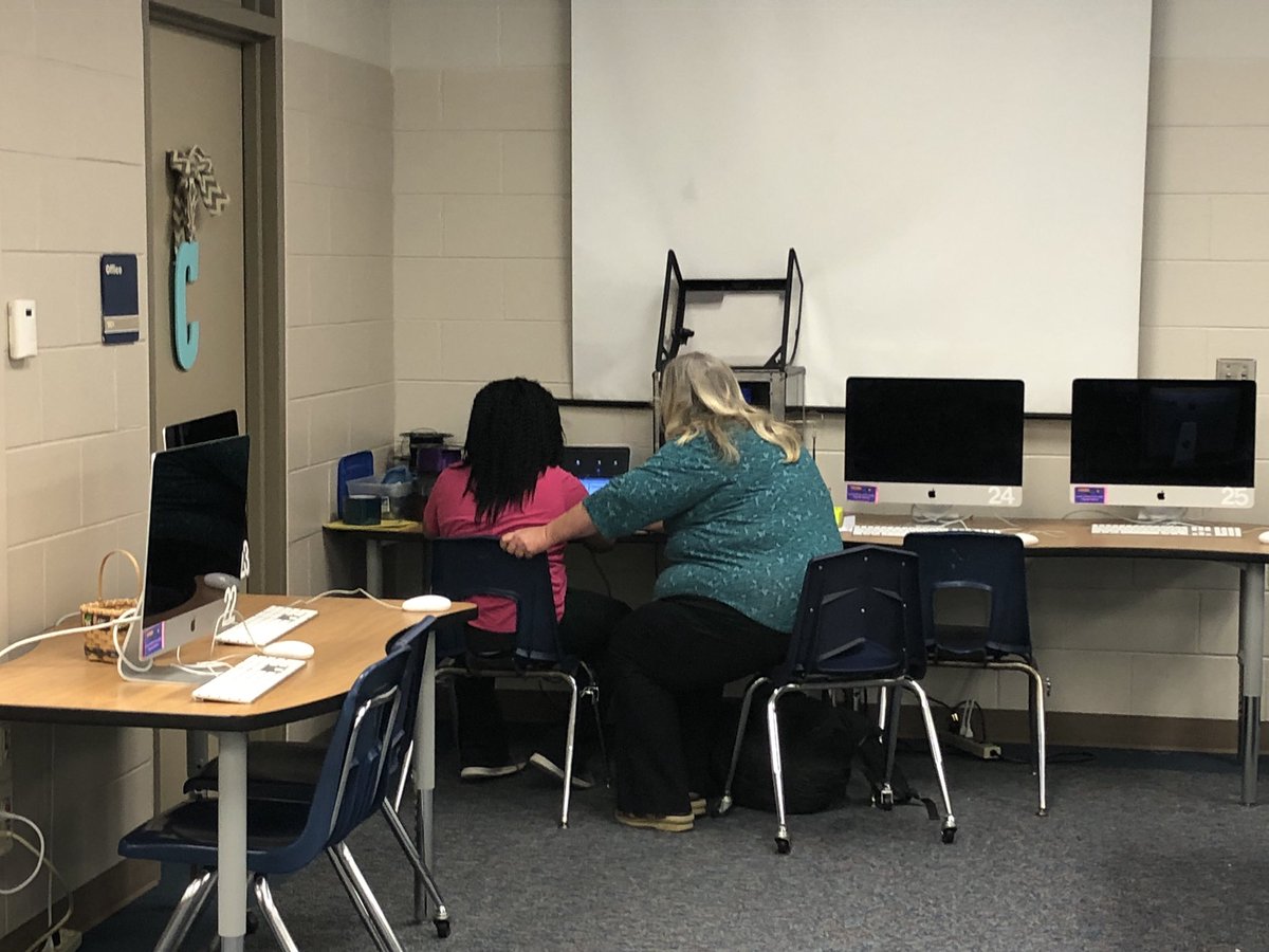 BISD_Libraries's tweet image. Just a typical day in the @Rayburn_BISD #RaiderLibrary! #LibrariesAreClassrooms #LibrariansAreTeachers #Teaching #3Dprinting #CheckInCheckOut @BryanISD  @BISD_ITech @JustinSmithSRIS #LoveOurBISDLibrariansAndLibraryAssistants  #BISDLibraries