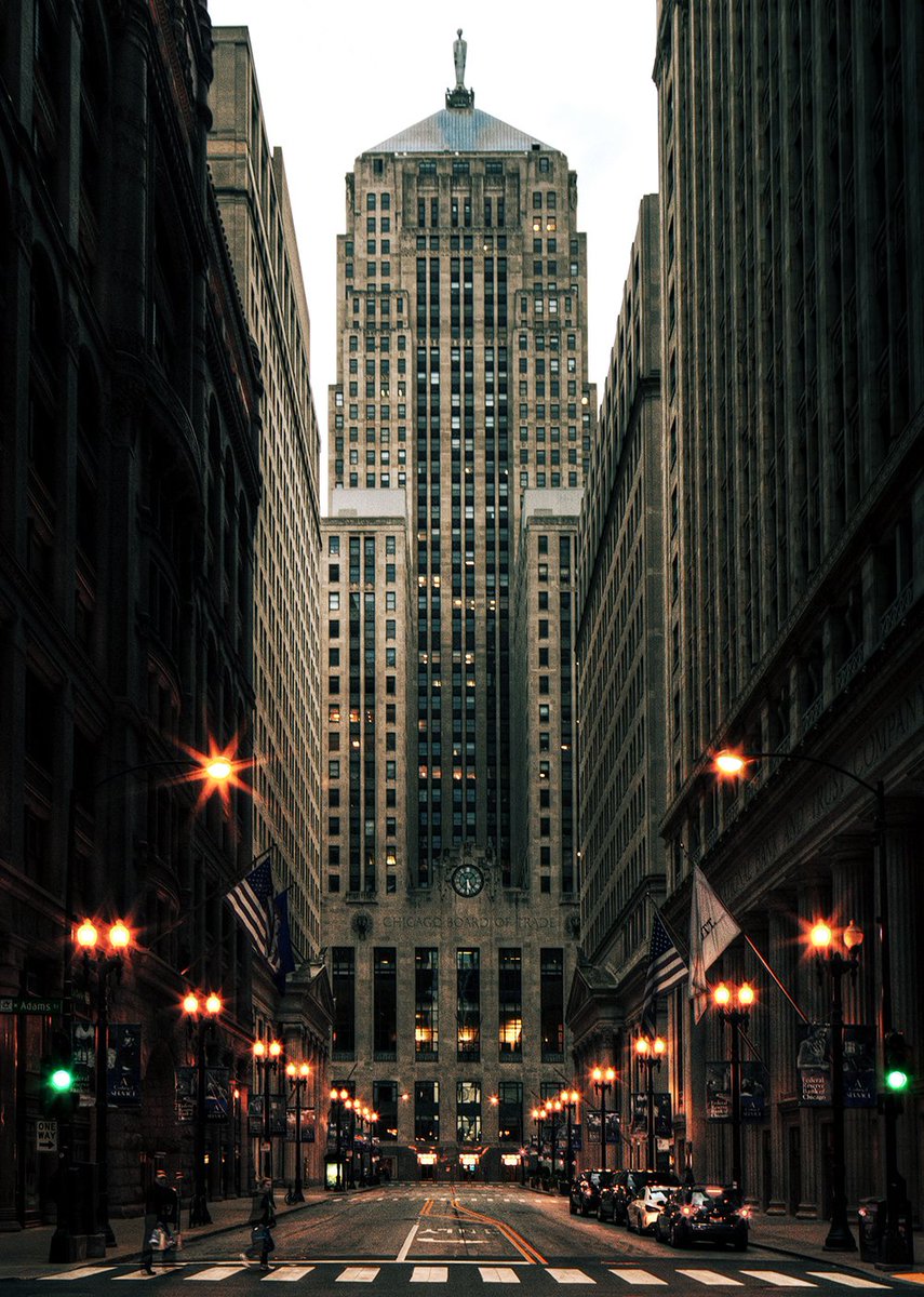 REjournals's tweet photo. Holly Duran Real Estate (@HDREPCHI) has moved into the landmark, and recently upgraded, CBOT Building. https://t.co/G7hdQkVQYZ https://t.co/M49X3nO6KS