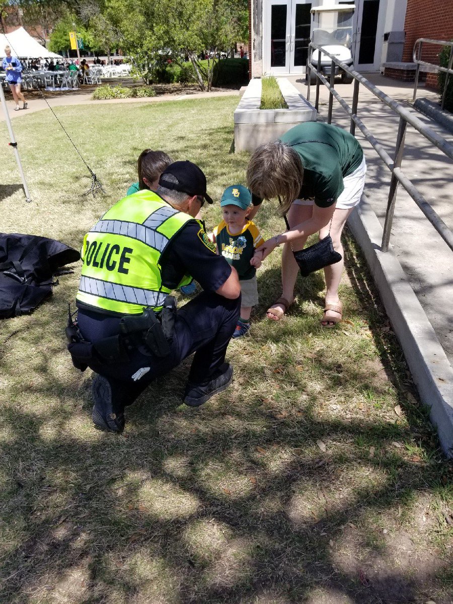 BUDPS's tweet photo. Crime Prevention Officer Curry had the pleasure of meeting future Baylor Bear Titus at Diadeloso. #BaylorDiadeloso #Diadeloso #BaylorDia #BUDPS https://t.co/X0LK5MwFc9