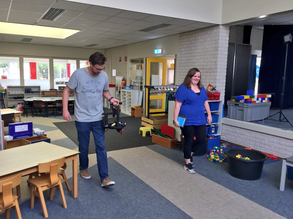 omjsactueel's tweet photo. Achter de schermen met #OMJS: filmen voor de nieuwe video voor de post-hbo-opleiding tot Veranderkrachtige leraar. Binnenkort het resultaat op https://t.co/FfRHK0OFc0! #onderwijs #posthbo #opleiding https://t.co/VbK0JtxHMB