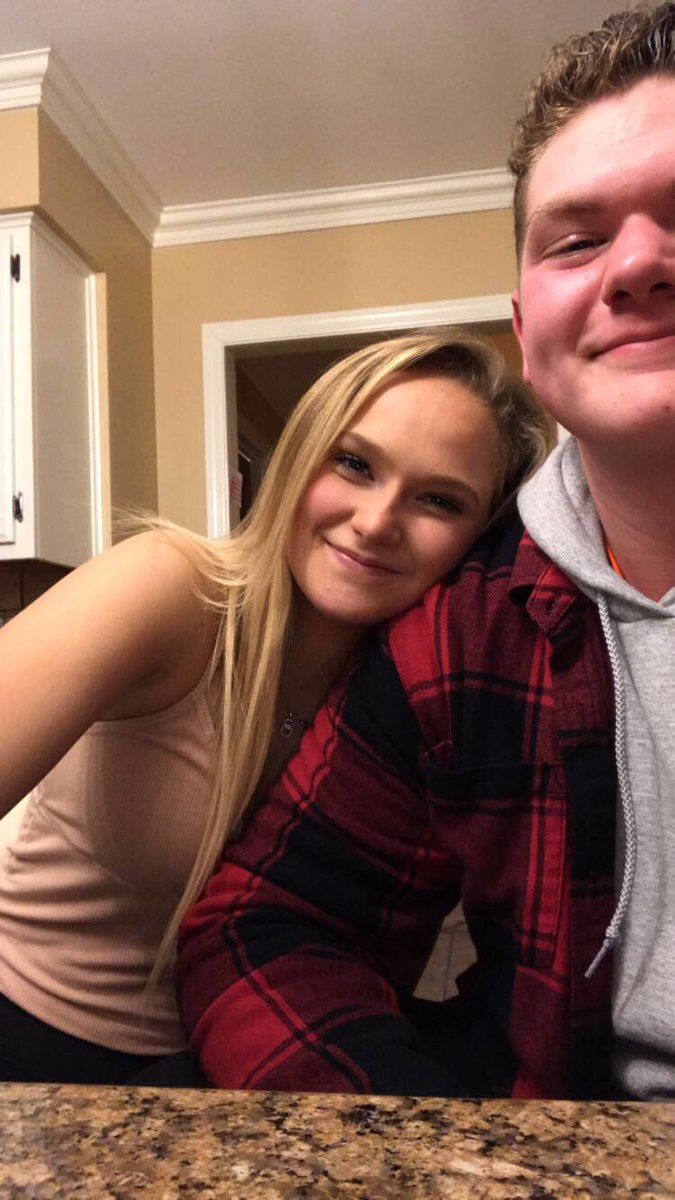 dberns27's tweet photo. Happy birthday Julia love u hope u have a great day!! ❤️❤️🎁🎈🎉@juliadaddezio03 https://t.co/Vb3Ve6T7kU