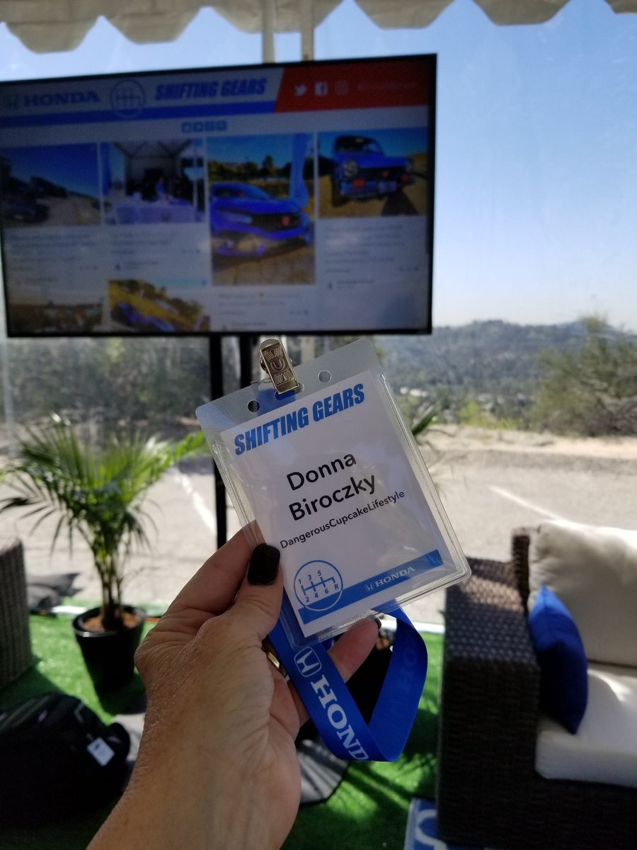 DangerCupcake's tweet image. Getting ready to learn to #drivemanual with @honda! Ad #honda #cargirl