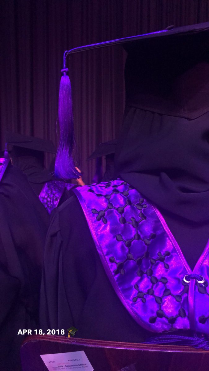 MaryamAlshamsi6's tweet photo. A day to remember 💜💐
#zayedu #graduates_2018 https://t.co/AeRi9es5b3