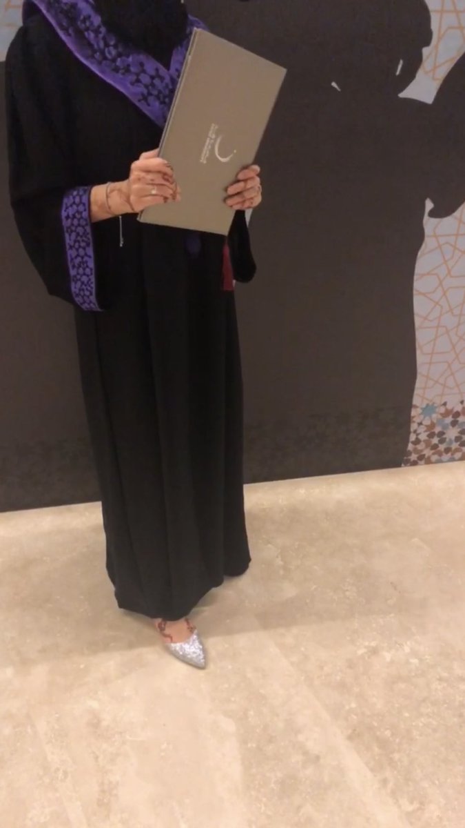 MaryamAlshamsi6's tweet photo. A day to remember 💜💐
#zayedu #graduates_2018 https://t.co/AeRi9es5b3
