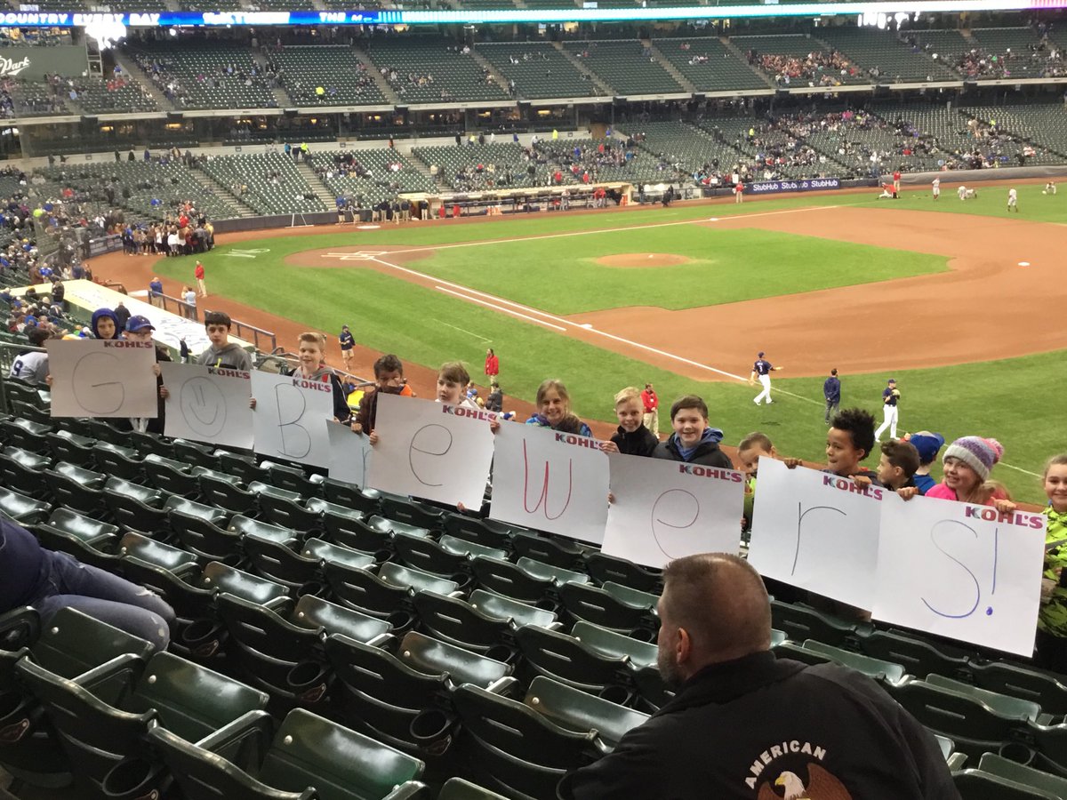 ChaselmChase's tweet photo. Ready for the game! @PrViewSchool @Brewers #BrewersWeatherDay https://t.co/b8BZjmBi2A
