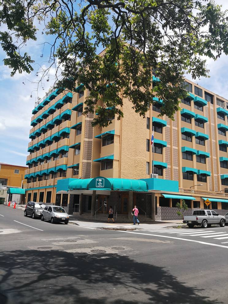 HRomaPlaza's tweet photo. ¡Estamos cambiando! Ven y acompáñanos a compartir la nueva imagen de #HotelRomaPlaza. ¡Muy cerca de todo, al mejor precio! #ExcelenteAtención #CómodasHabitaciones #Seguridad #ExcelenteComida #Estacionamiento. reservas@romaplazapanama.com +507 2099500 https://t.co/hsmTrJhHPZ
