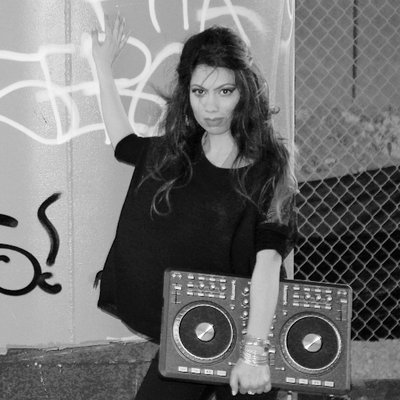 ManpreetDarroch's tweet photo. Tonight on #BreakthroughBeats San Francisco pops through Birmingham with @OTinaOTina an artist, bass aficionado and fellow producer. Tune in from 10pm for an exclusive interview and delive into all things #AsianBass RadioXL, DAB11b, 1296, Tune in Radio https://t.co/SwecfsPRTJ