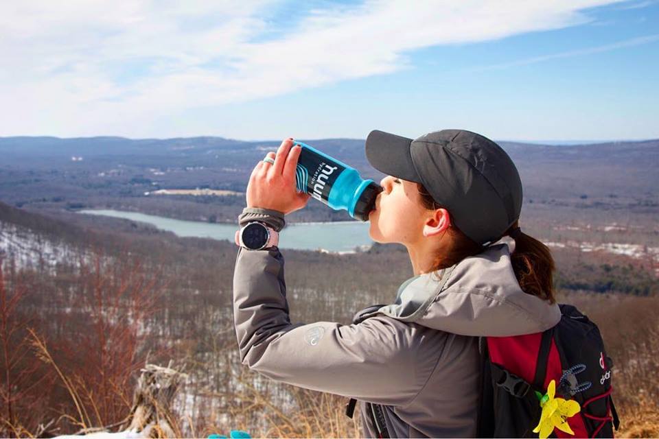 nuunhydration's tweet photo. It takes 5-11 gallons of water just to produce a gallon of bottled water, and creates more waste than tap water. Stick to reusable bottles and turning on the tap. #DumpDisposable https://t.co/Mj6VbYB4BJ https://t.co/nqpVys6CjY