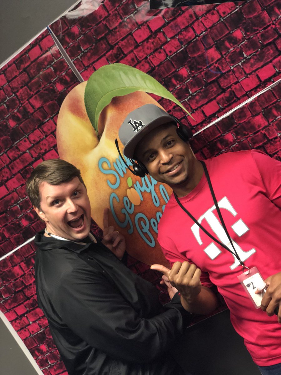 NIKKILENA's tweet image. I found @kingceelo - he’s been taking calls with our award winning Care teams! #FamousForCare #TeamMagenta @jackhjohnson