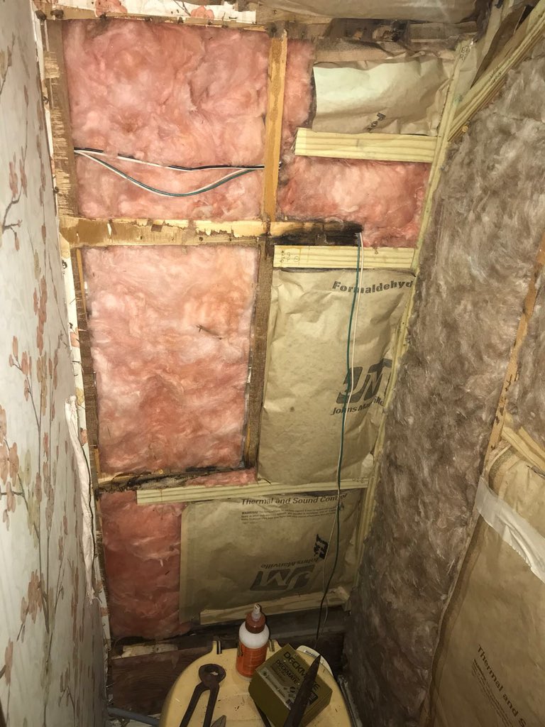 NeptuneOnWheels's tweet photo. It seems easy but it isn’t. We struggled adding panels to our bathroom but hey… “if there is no struggle, there is not progress”. Keep moving, continue working hard and always have your goals clear. #neptuneonewheels to the end of the #world 🚀🌎 https://t.co/53FgEeNmnB