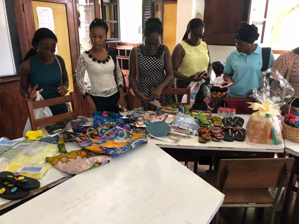 asiedu_suzzy's tweet photo. Earlier today, we visited the department of Food and clothing! As Albert Schweitzer said, Success is not the key to happiness. Happiness is the key to success. If you love what you are doing, you will be successful
@webs_consult
#UGBSEntrepfair
#webconsult
#ugbsofficial https://t.co/KUueokYRwZ