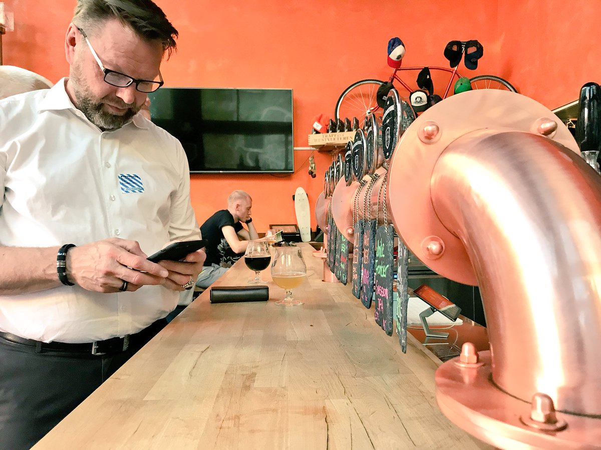 Der Beweis, es wird getwittert und Bier getrunken, ein bisschen. Ehrlich. #tweetupZH