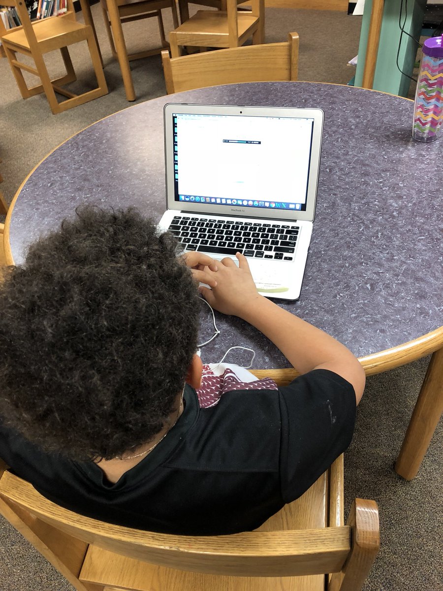 DyanSundermeyer's tweet photo. Learning about reader preferences using uPAR @Prairie_Crest thanks for inviting me to work with students @kcmpbll23 #lotsofwaystoread #silently #textreader #aem #gwaea https://t.co/5JOWOYjGGD