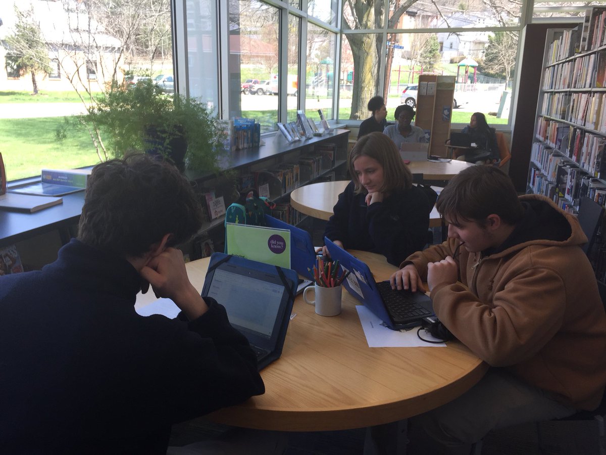 MJKBC04's tweet photo. @NazPrep @MrsY_NazPrep PBL9 Learning research skills for awesome projects #clpteens @carnegielibrary https://t.co/SMynWQ3vo9