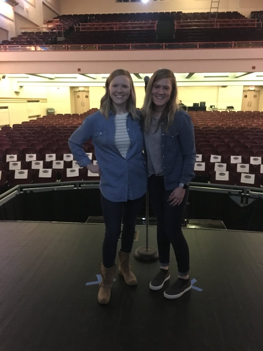 DBIJesika's tweet photo. Just can’t stop twinning! #DBIBennys #DBICulture https://t.co/iwrfQDsjqn