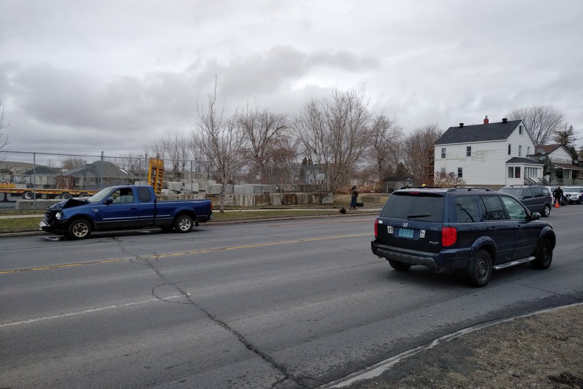 RIGHT NOW: 2 vehicle crash at York and Ninth. Traffic moving slowly through the area. https://t.co/olV6bwq58j