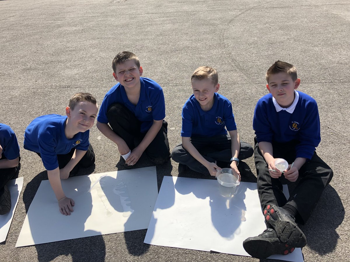 StJohns_Eagle's tweet image. ☀️☀️Science in the sun today - 6JB explored non-Newtonian liquids and looked at how they behave as solids when a force is applied #miniscientists