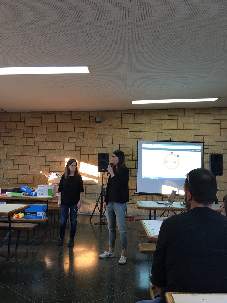 xsune's tweet photo. 54 docents intentant descobrir l’enigma de l’Escape Room que han preparat la @cllurba17 i la Roser Agramunt #gamificació https://t.co/gcSPzElNAr