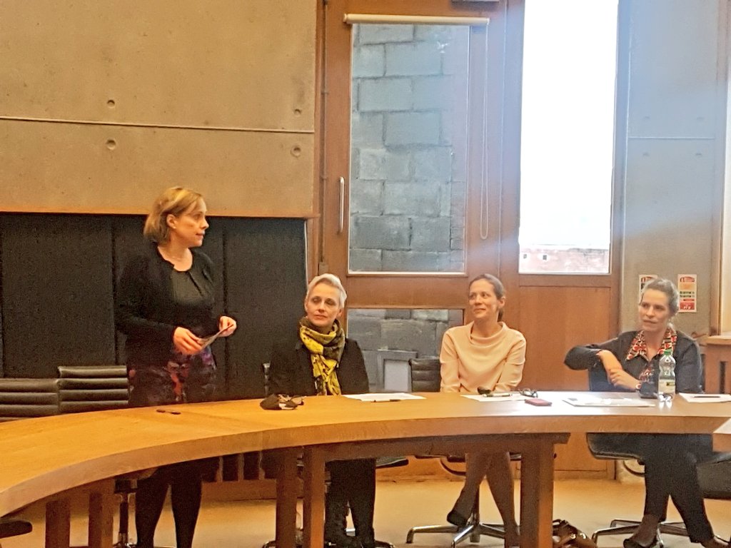 MTU_Alumni's tweet photo. Dr Aine Ni She addressing both students and @CITAlumni at the @CIT_ie mentoring closing ceremony
.
#alwayslearning #workreadygraduates https://t.co/TKnGJiA8UO