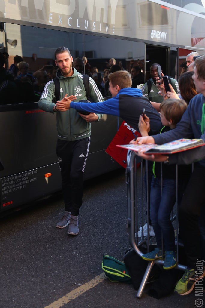 ManUtd's tweet photo. Hands up who's excited to see this man captain #MUFC tonight? 🖐️ 

#BOUMUN https://t.co/UroiRoKNNy