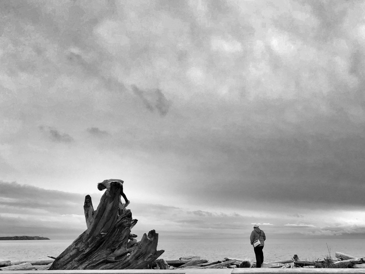 AmaliaMayita's tweet photo. Letโs hang out at the beach. #canada #britishcolumbia #lightthelight #theluvproject #ocean https://t.co/u9QMv8Lxun