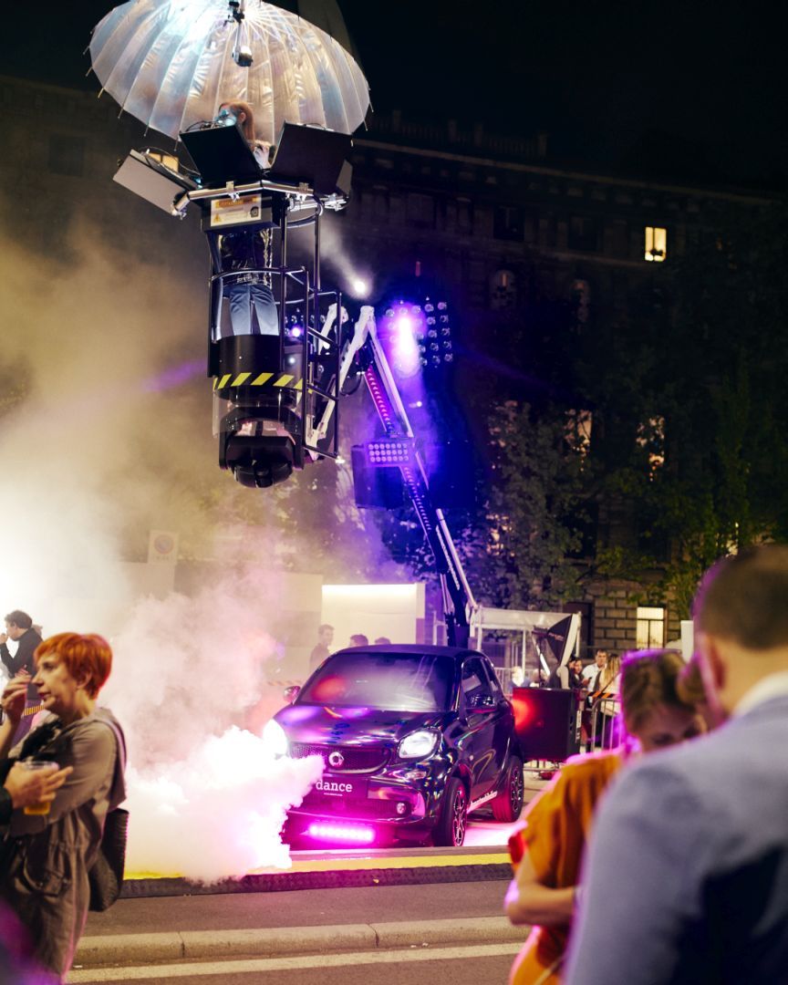 DespreSmarturi's tweet photo. RT smart_worldwide "It's time to turn on the music. Watch Joie Iacono rocking the party at Milano Piazza Castello. We are honored and proud to support such a great DJ at #SaloneDelMobile. #smartmobiledisco https://t.co/zjfPQbJjqP"
