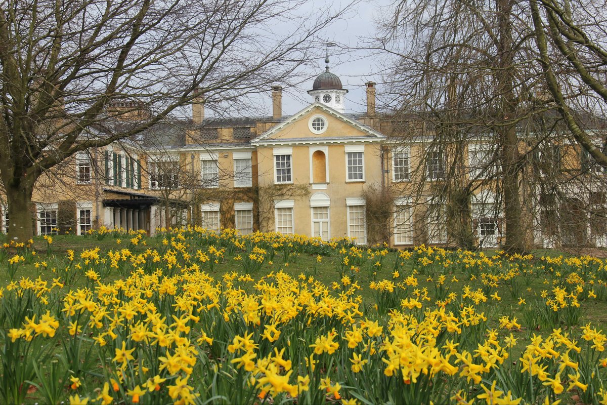 It's been the perfect day to start our celebration of spring flowers around the gardens and in the house... 'Floral fusion' is on until 3 May bit.ly/2HwiQwG #floralfusion