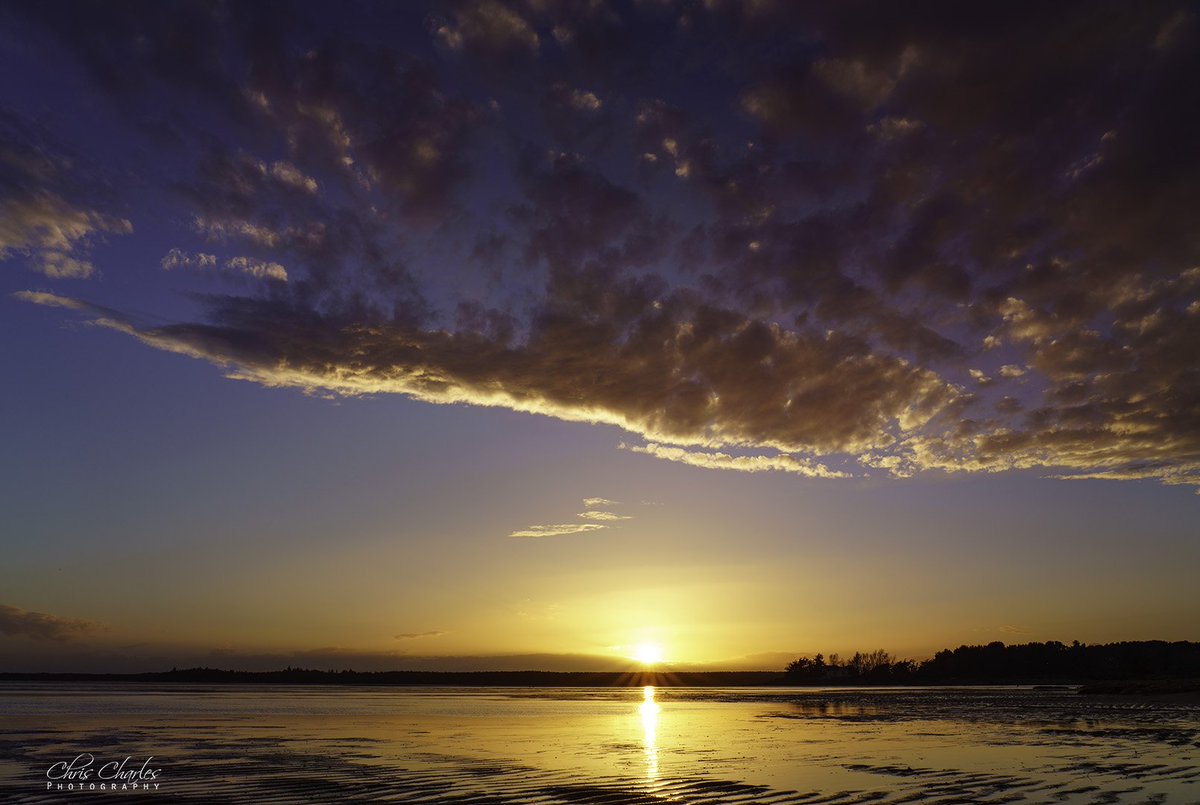 ChrissCharless's tweet photo. Absolutely fantastic sunset yesterday! This is a great time of year to for beautiful landscapes :-) #ThePhotoHour #StormHour #Photography #Sunests #Scotland #VisitScotland https://t.co/fpBP0a6Ae4