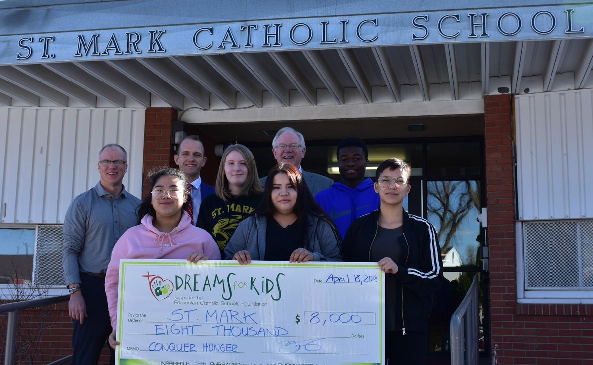 StMarkECSD's tweet photo. We are bursting with #stmarkpride this morning. Thank you to the Edmonton Catholic Schools Foundation and @_terryharris for their continued support of our school nutrition program. #ECSDFaithInspires #ConquerHunger https://t.co/x3cMfEWqvX