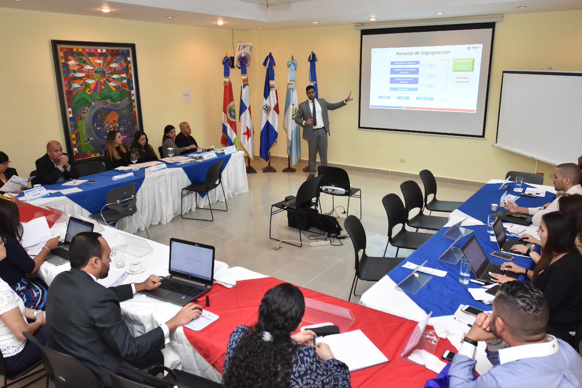 Representantes del SICA, <a href="/Cenpromype_sica/">CENPROMYPE</a> y ocho centros MIPYME del país conocen el Régimen de reclamaciones e impugnaciones implementado en el modelo dominicano de compras públicas de la mano de Babaji Cruz, analista legal de Resolución de Conflictos de #ComprasPúblicasDO.
