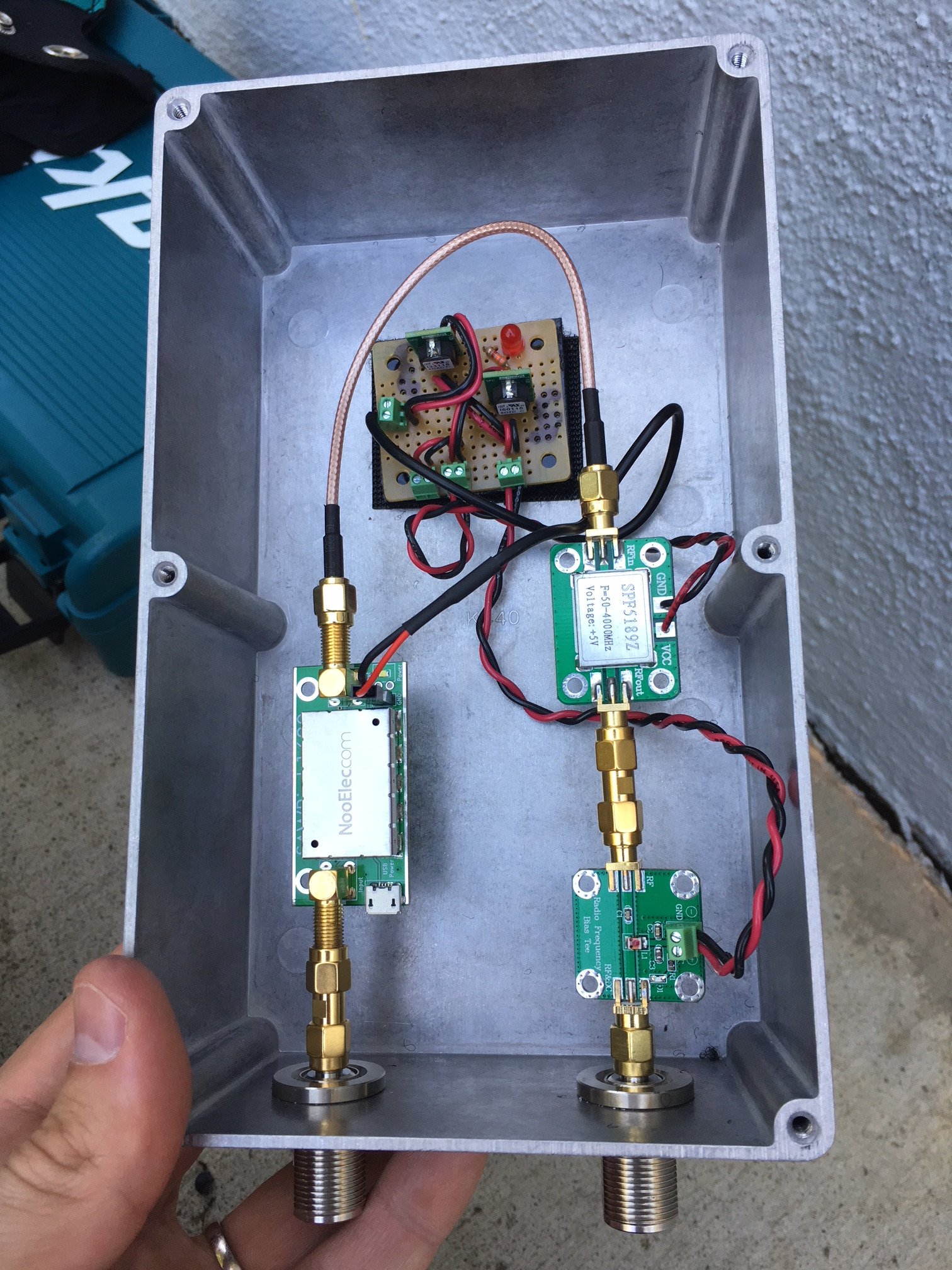 Pieter Noordhuis у Твіттері: «The new configuration has the SPF5189 behind  the @nooelec SAWbird instead of in front. The +14dB was apparently enough  to sometimes overload the SAWbird and impact signal quality.