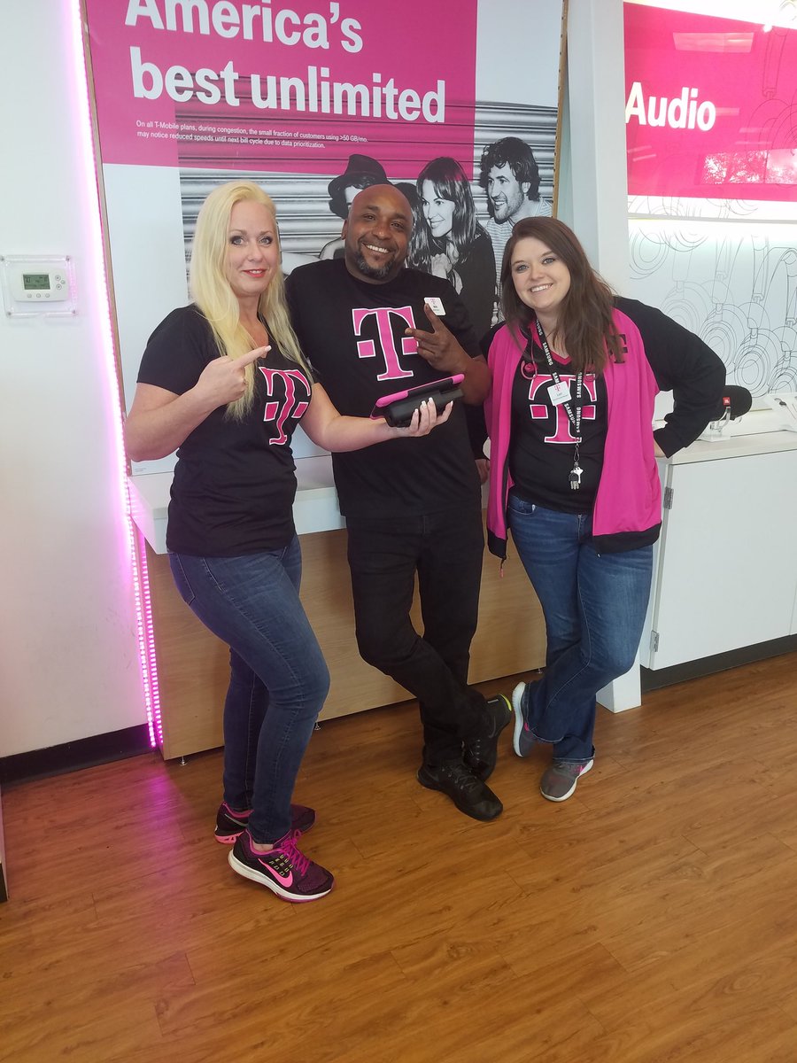 reddzrants's tweet photo. Getting some Remo and Rebellion training in at myrtle beach Tmo! @ExpStores @MarcoConde212 @RKeyser79 @RyanWarnerEXP @andrea_sealey https://t.co/cBhNK2tk4T