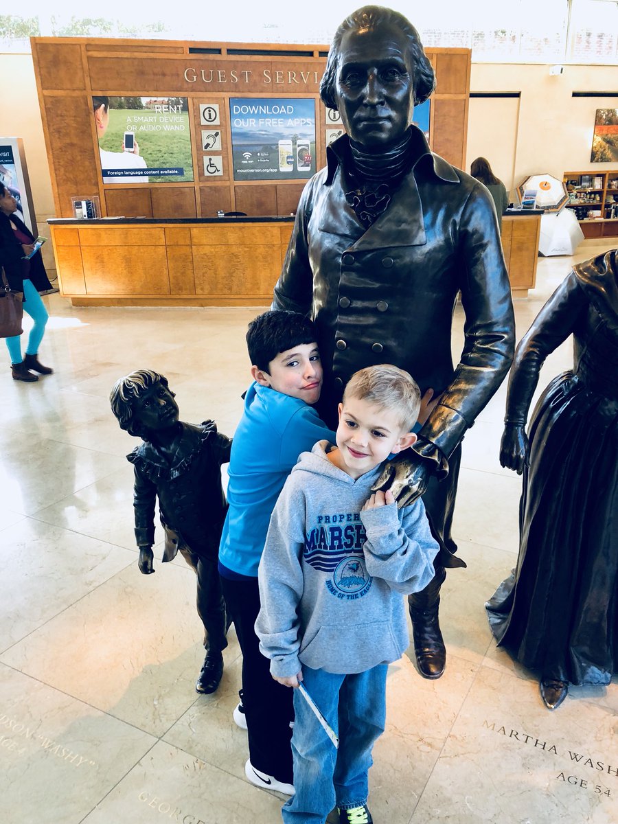 DiDurosClass's tweet photo. Field trip fun on this beautiful day 💜 https://t.co/glHP7Yecth