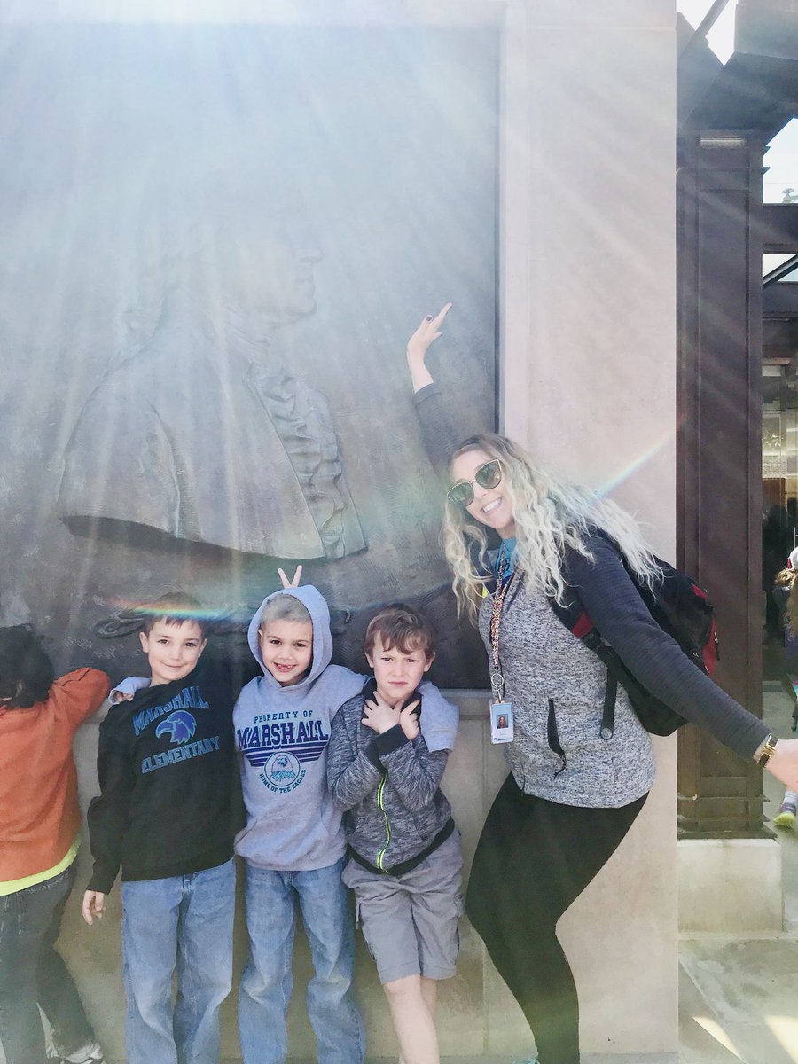 DiDurosClass's tweet photo. Field trip fun on this beautiful day 💜 https://t.co/glHP7Yecth