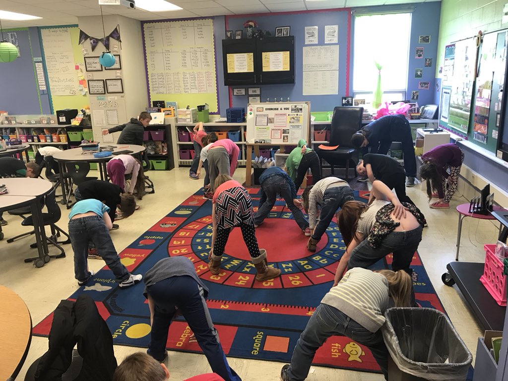 findinginfirst's tweet photo. I love having community members come in! Last week Mr. Kelham from Garrett State Bank came in to teach about spending, saving, and charity with a read aloud! Today we had Rachel Hood, a nursing student, teach us about exercise. Both were great lessons for our kiddos! #gkbheroes https://t.co/e79KrAEWFR