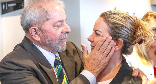 SimoneRJ_BR's tweet image. #GleisiTerrorista Gleisi violou 8 artigos da Lei de Segurança Nacional pedindo "socorro" aos arabes pro seu chefinho amado. E vai ficar por isso mesmo? 😠diariodobrasil.org/gleisi-hoffman…