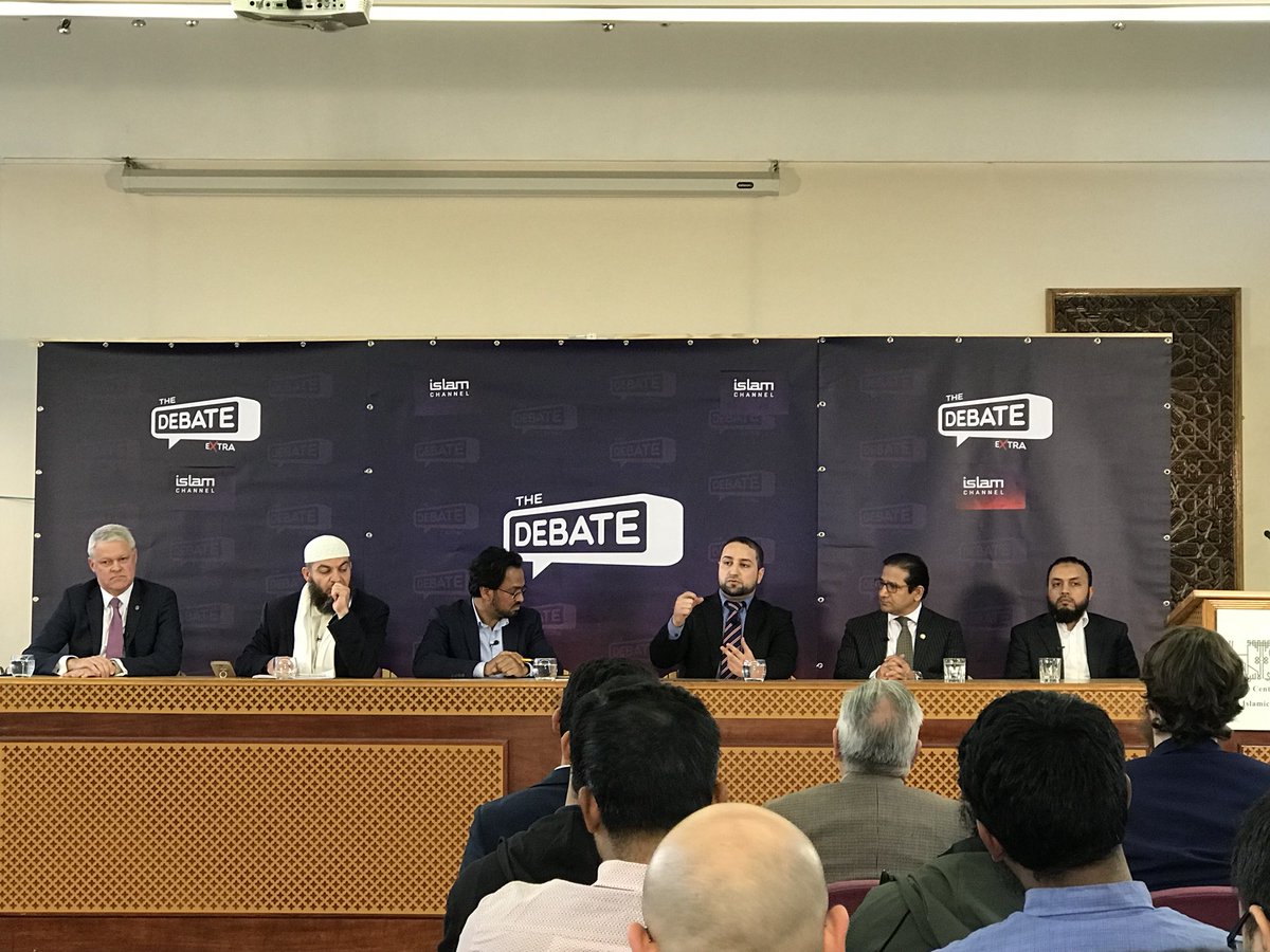 thegoodsheikh's tweet photo. The Debate gets underway with a question about #IslamicMortgages and how they are structured in #Islam, answered by @charlesharesnap @gatehousebank, #SamirAlamad @Al_RayanBank and #ShaykhSalman @InsureHalal #islamicfinance @Islamchannel https://t.co/CwXUgsOvaG